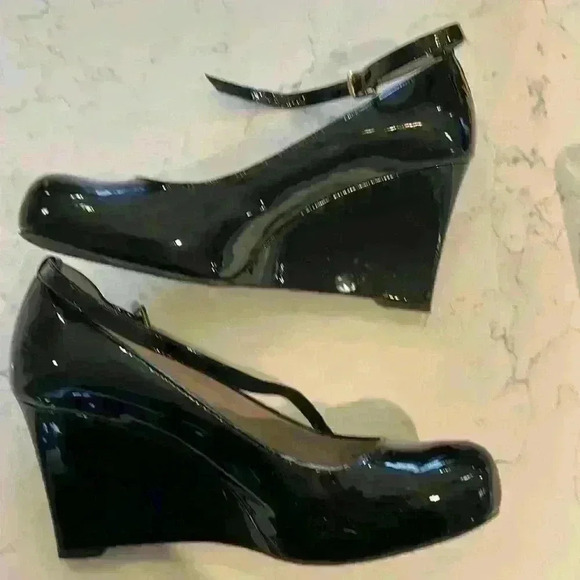 Marc by Marc Jacob’s black patent leather wedge pumps with strap size 40 - Picture 4 of 12